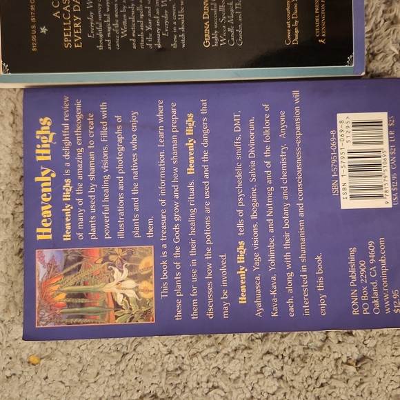 3 Book bundle - Picture 3 of 7